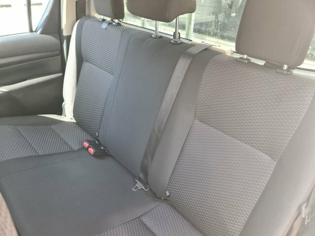 Toyota HILUX D-4d Active Pickup Double White #4