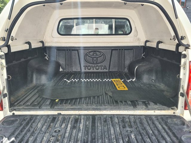 Toyota HILUX D-4d Active Pickup Double White #5