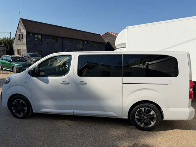 Vauxhall Vivaro Ultimate Mpv White #2
