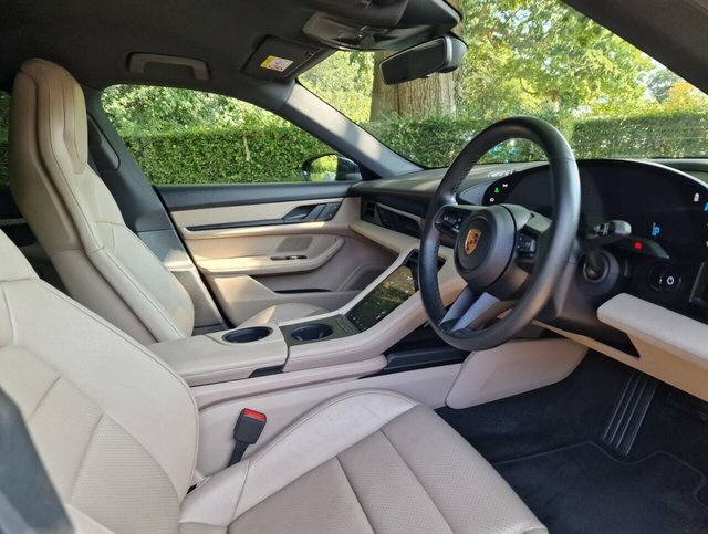 Porsche Taycan Plus 93.4Kwh 4S Saloon Black #6