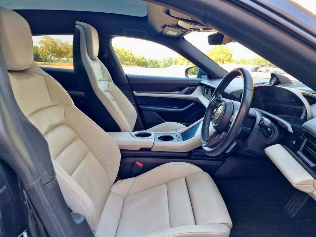 Porsche Taycan Performance Plus 93.4Kwh Turbo Cross Turismo 11Kw White #32