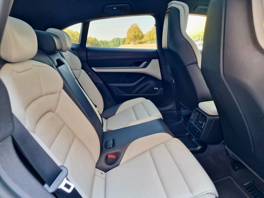 Porsche Taycan Performance Plus 93.4Kwh Turbo Cross Turismo 11Kw White #35