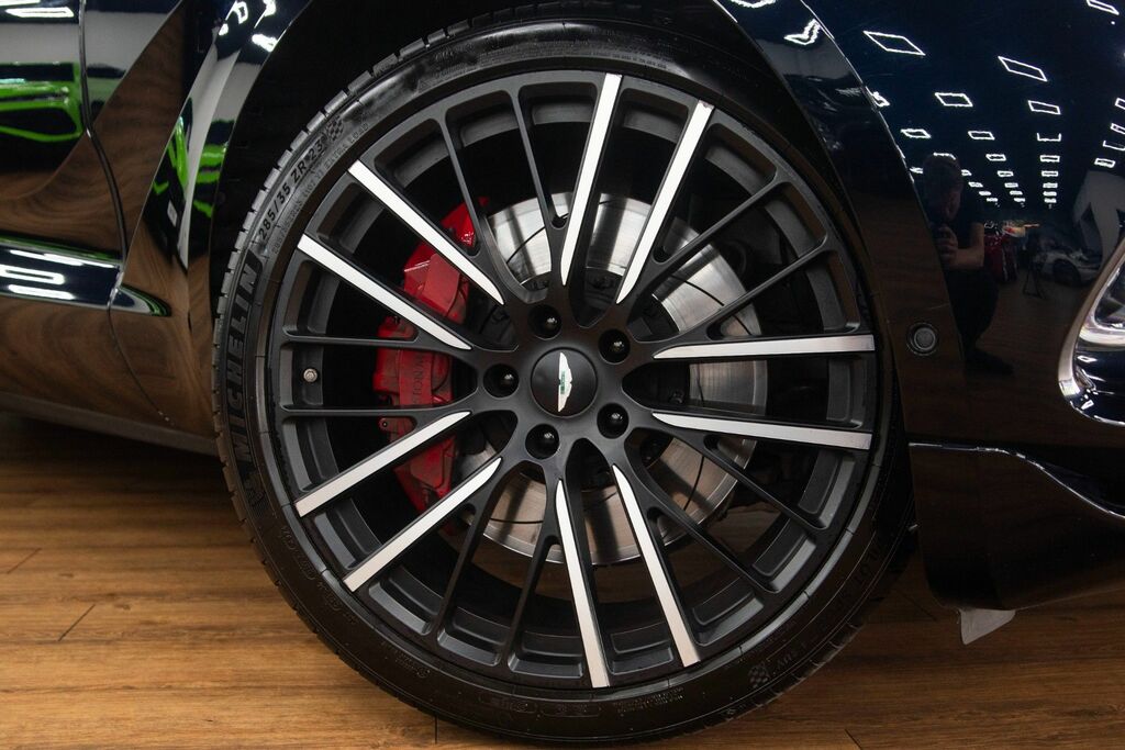 Aston Martin DBX Automatic Black #5