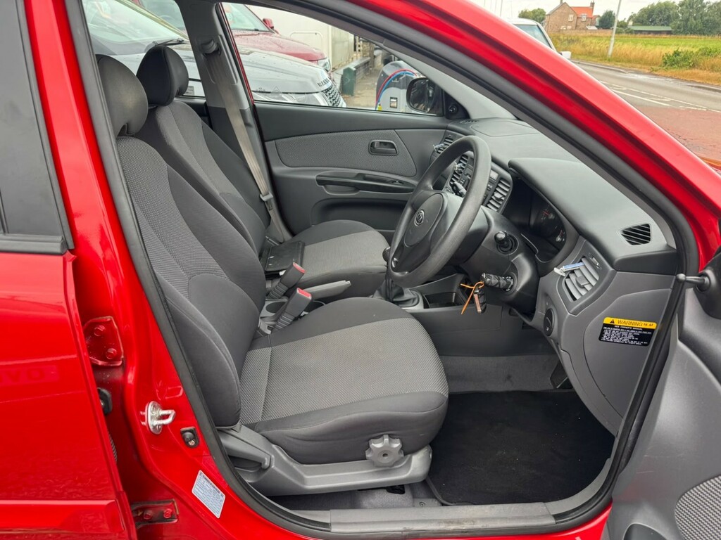 Kia RIO 1.4 Domino Hatchback 139 Gkm, Black #15