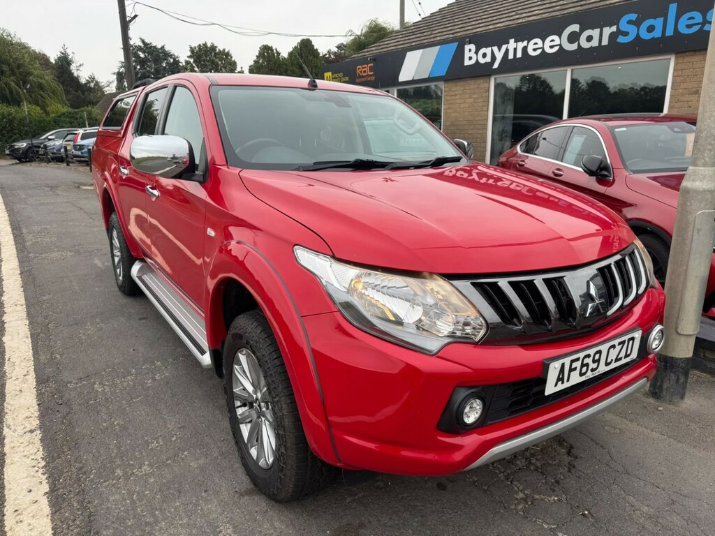 Mitsubishi L200 Pickup 2.4 Di-d Dc Titan 2019 Red