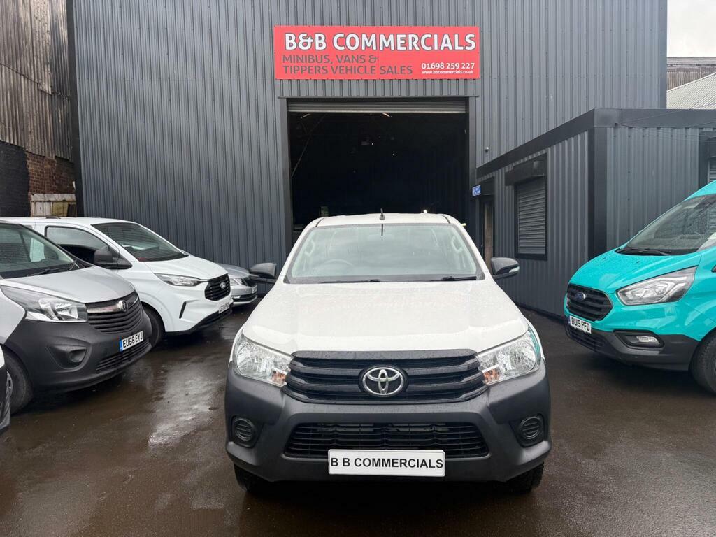 Toyota HILUX 2.4 D-4d Active 4Wd Euro 6 White #2
