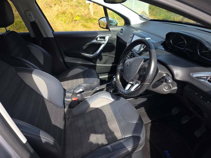 Peugeot 2008 1.2 Puretech 130 Feline Mistral White #18