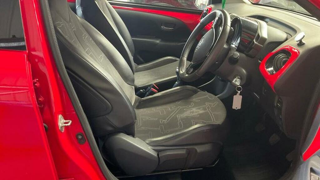 Toyota Aygo 1L X-clusiv Black #11