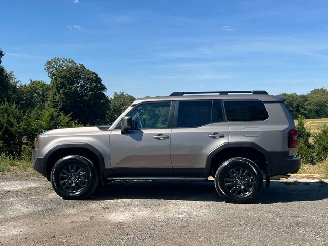 Toyota Land Cruiser 2.7 250 VX Suv White #6