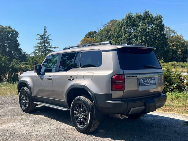 Toyota Land Cruiser 2.7 250 VX Suv Grey #4