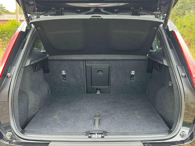 Volvo XC40 2.0 B3 Mhev Plus CK23ELO Black #6