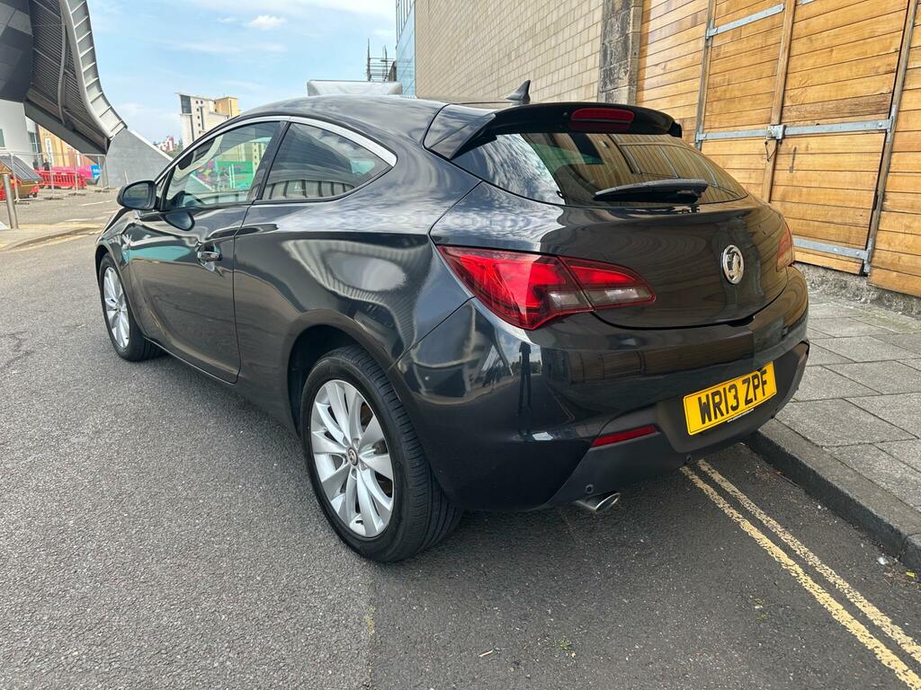 Vauxhall Astra GTC Sri Black #6