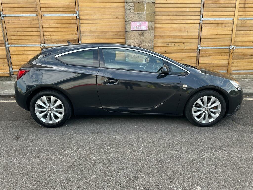 Vauxhall Astra GTC Sri Black #3