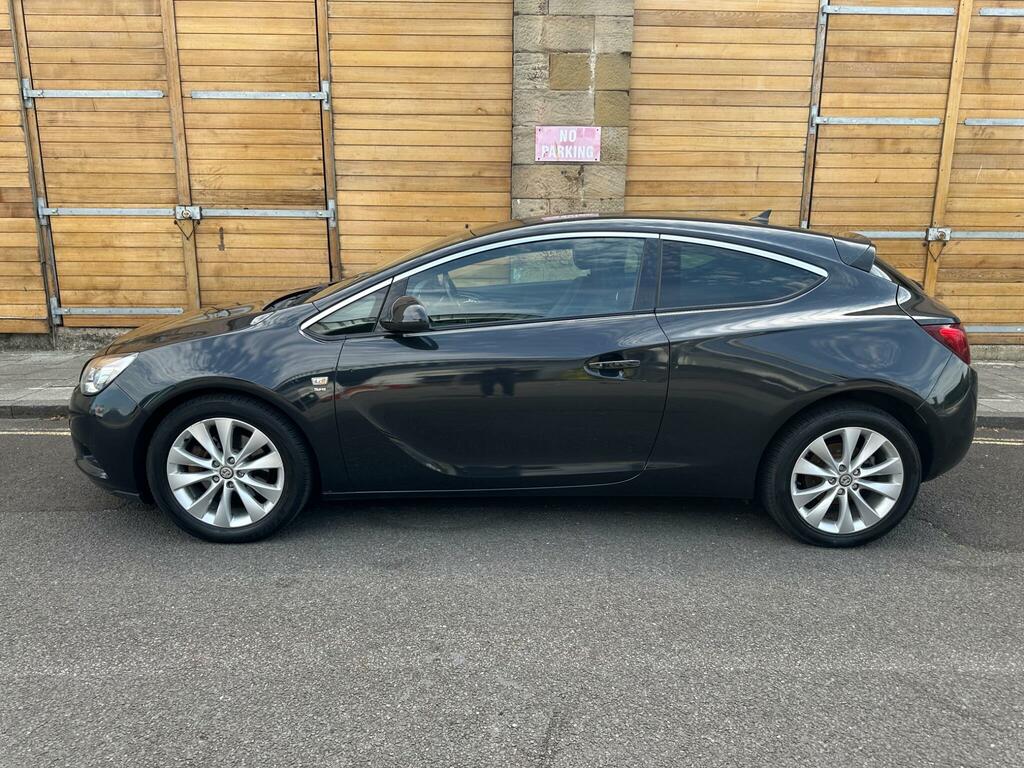 Vauxhall Astra GTC Sri Black #4