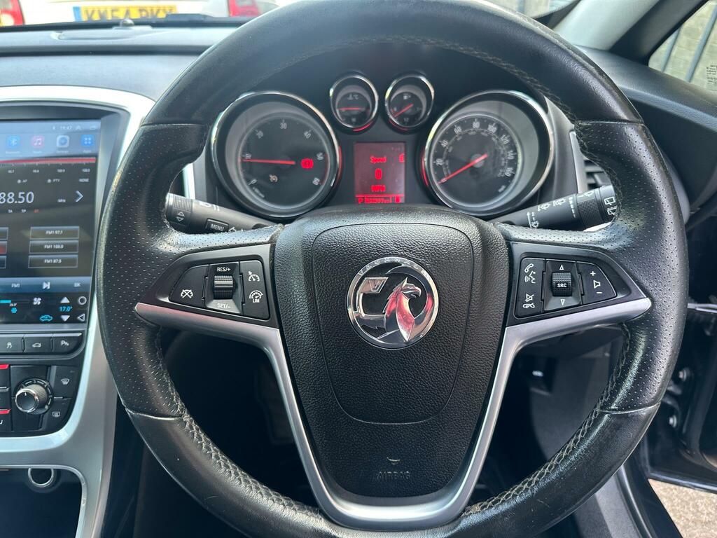 Vauxhall Astra GTC Coupe 2013 Vauxhall Astra 1.4 Sport Gtc Man White #16