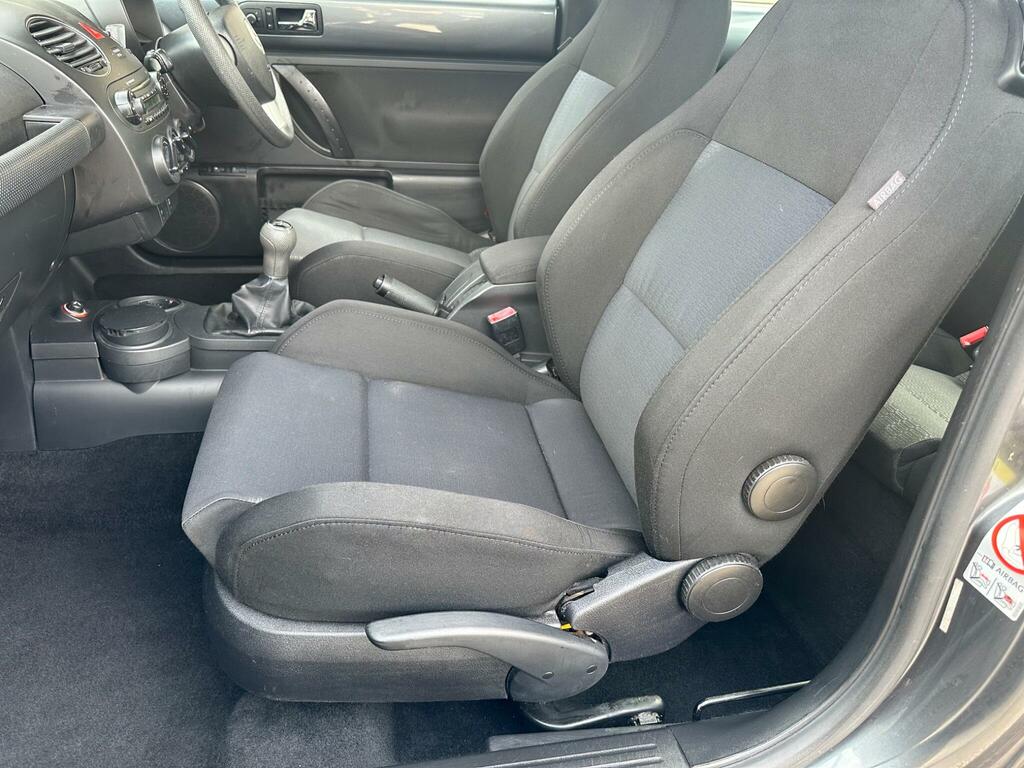 Volkswagen Beetle Hatchback #11