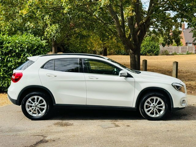 Mercedes-Benz GLA Class 1.6 Gla200 Se Executive Suv 7G-dct Eu White #4
