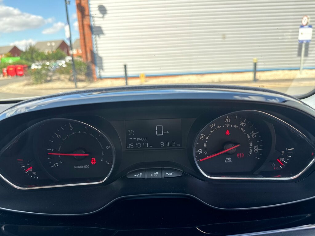 Peugeot 208 1.2 Puretech Active Euro 6 White #36