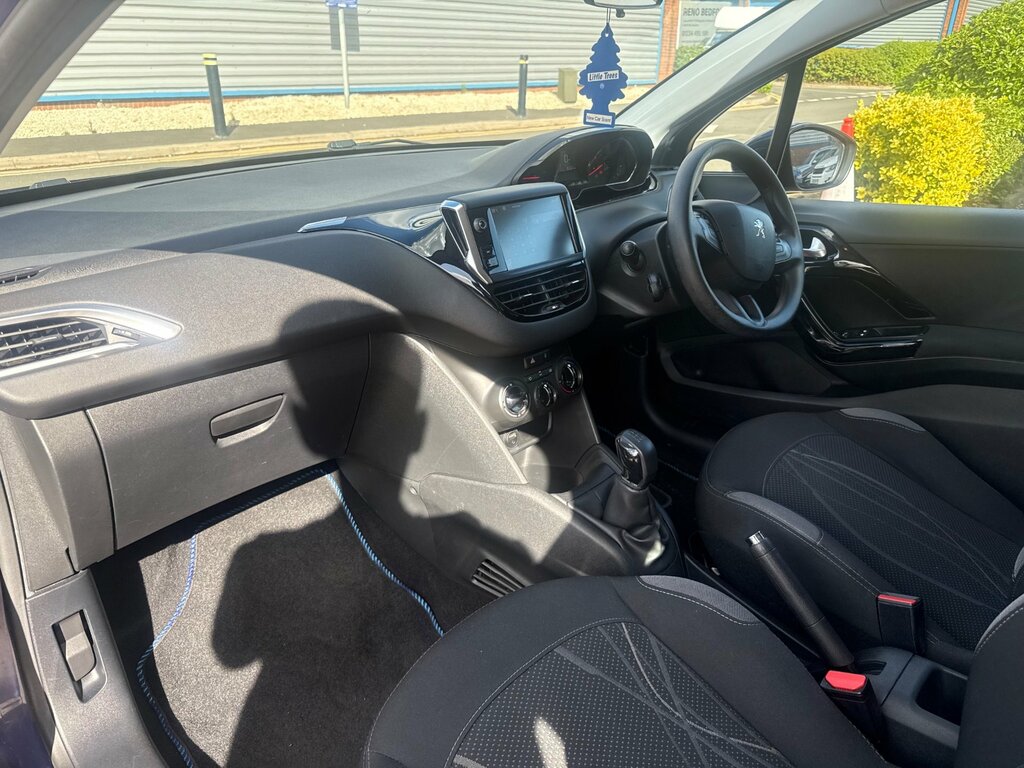 Peugeot 208 1.2 Puretech Active Euro 6 White #53