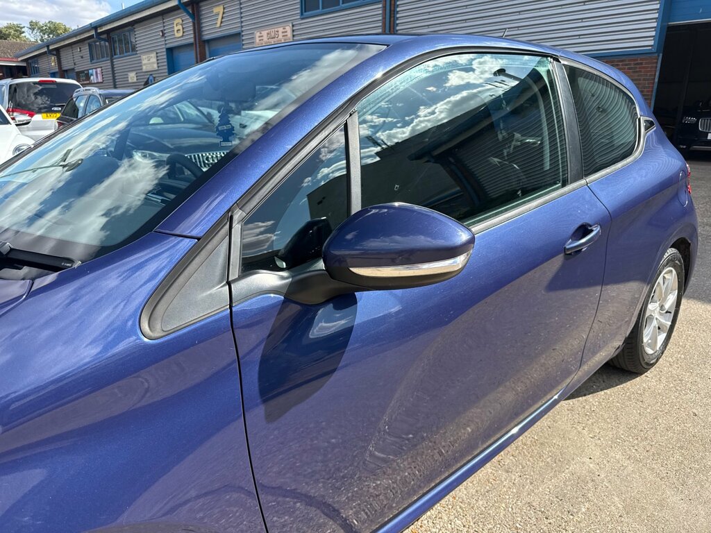 Peugeot 208 1.2 Puretech Active Euro 6 White #24