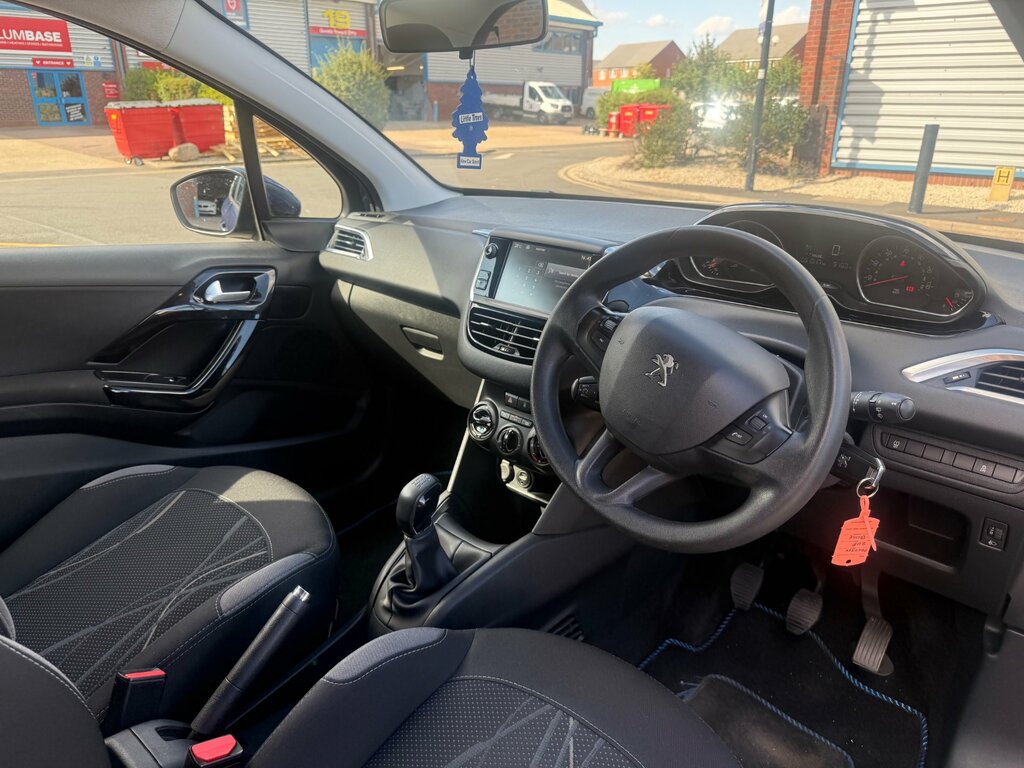 Peugeot 208 1.2 Puretech Active Euro 6 White #48