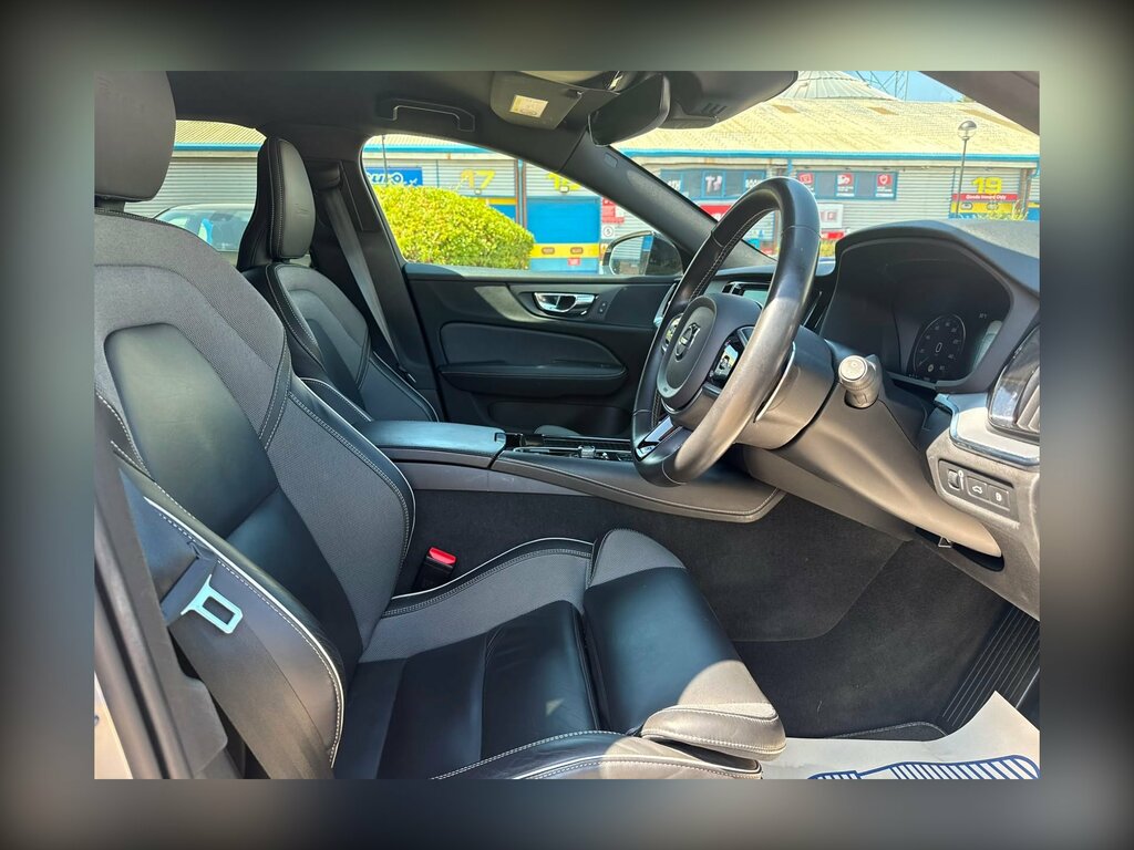 Volvo V60 D3 Momentum Privacy Glass, Keyless, Rear C Grey #26