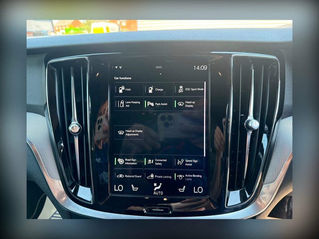 Volvo V60 D3 Momentum Privacy Glass, Keyless, Rear C Grey #30