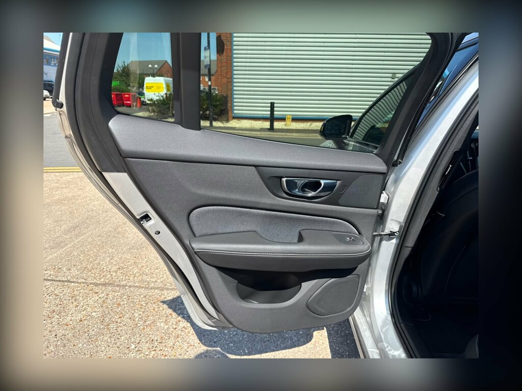 Volvo V60 D3 Momentum Privacy Glass, Keyless, Rear C Grey #19