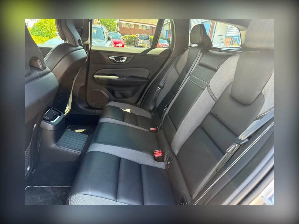 Volvo V60 D3 Momentum Privacy Glass, Keyless, Rear C Grey #17