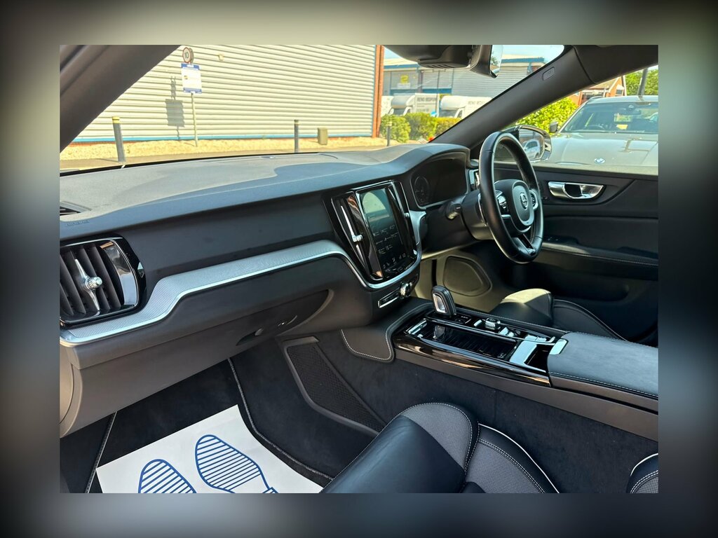 Volvo V60 D3 Momentum Privacy Glass, Keyless, Rear C Grey #10