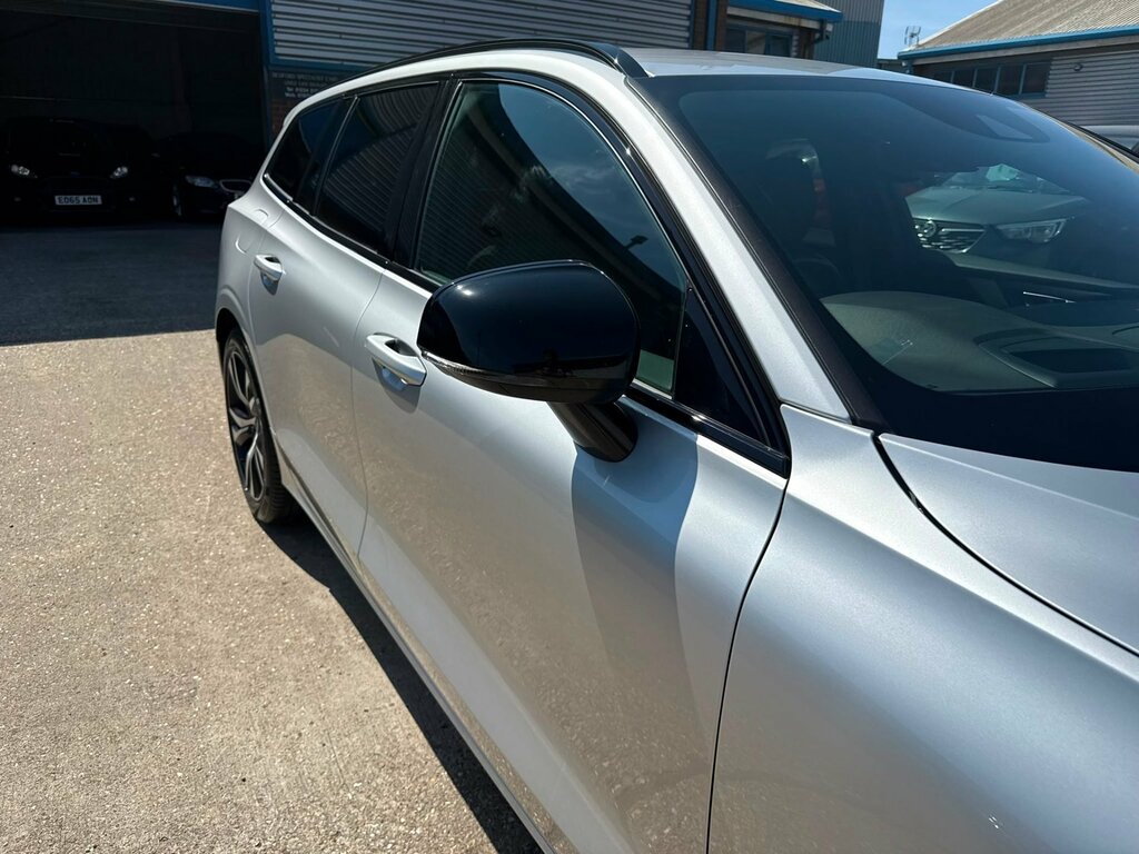 Volvo V60 D3 Momentum Privacy Glass, Keyless, Rear C Grey #53