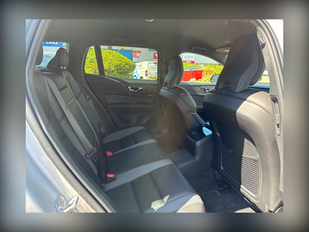 Volvo V60 D3 Momentum Privacy Glass, Keyless, Rear C Grey #23