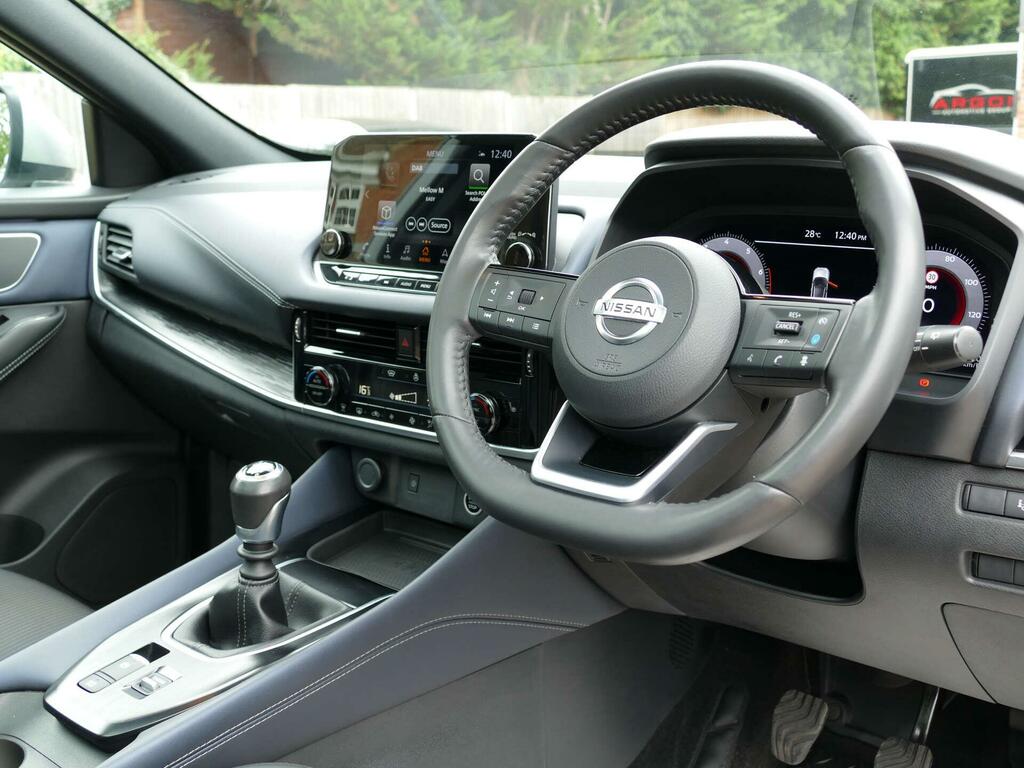 Nissan Qashqai Tekna Silver #3