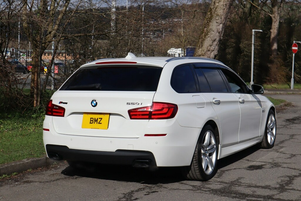 BMW 5 Series 550I M Sport 4.4 V8 Bi-turbo Touring Step YK12JWH White #3