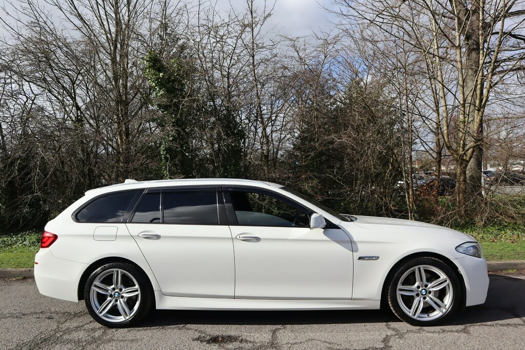 BMW 5 Series 550I M Sport 4.4 V8 Bi-turbo Touring Step YK12JWH White #2