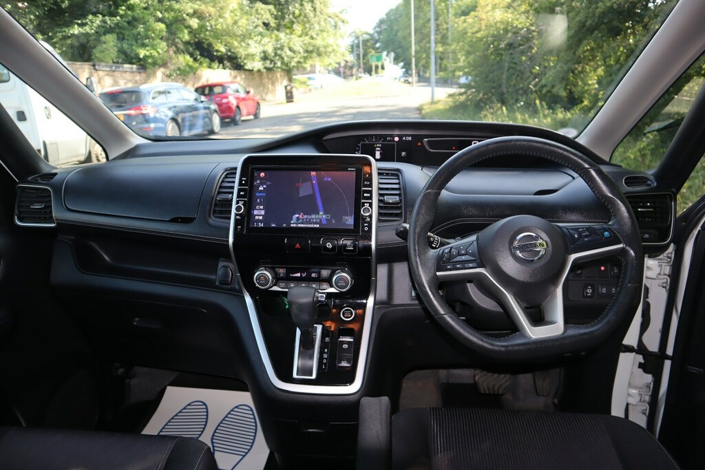 Nissan Serena Highway Star White #16