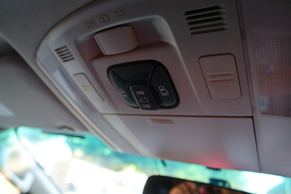Toyota Vellfire 2.4 Leather-carplay-7 Seats-sunroofs Black #18