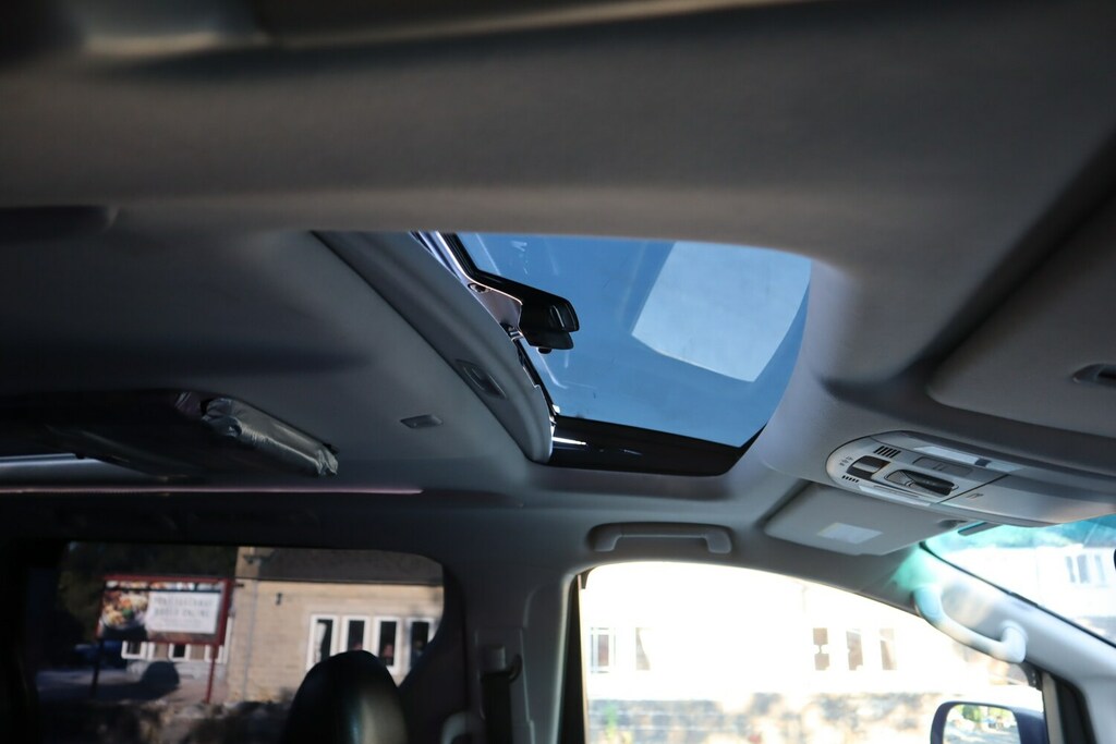 Toyota Vellfire 2.4 Leather-carplay-7 Seats-sunroofs Black #19