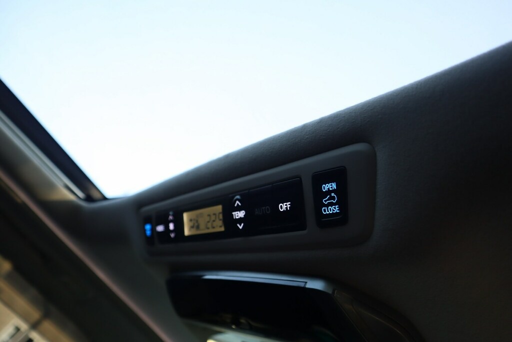Toyota Vellfire 2.4 Leather-carplay-7 Seats-sunroofs Black #20