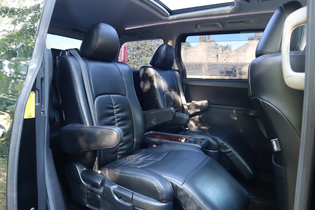 Toyota Vellfire 2.4 Leather-carplay-7 Seats-sunroofs Black #10
