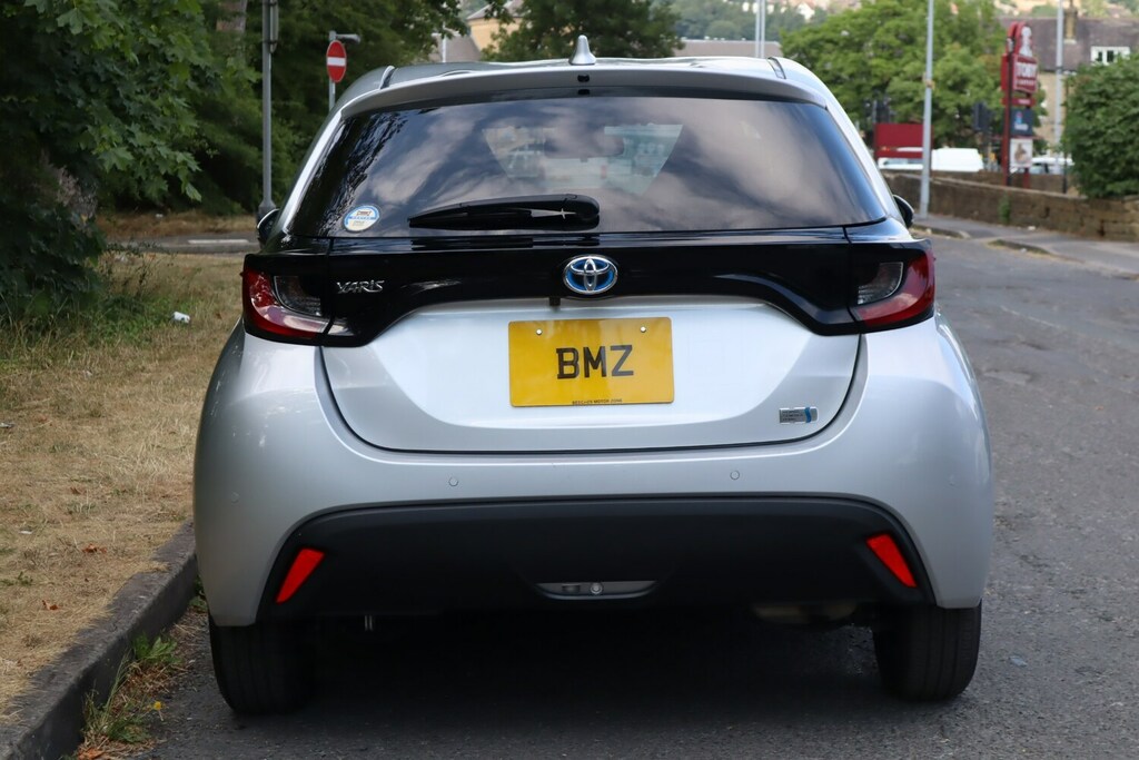 Toyota Yaris 1.5 Vvt-h Hybrid X Edition E-cvt Silver #4
