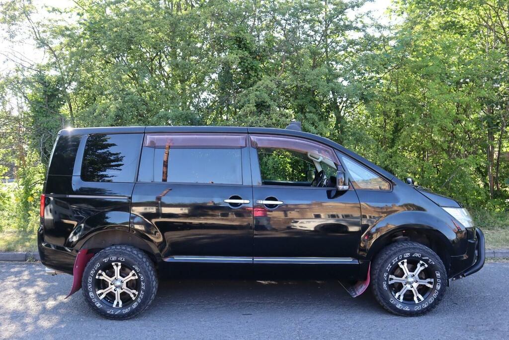 Mitsubishi Delica D5 2.4 G Navi Package 4Wd 8S Lift Kit Black #2