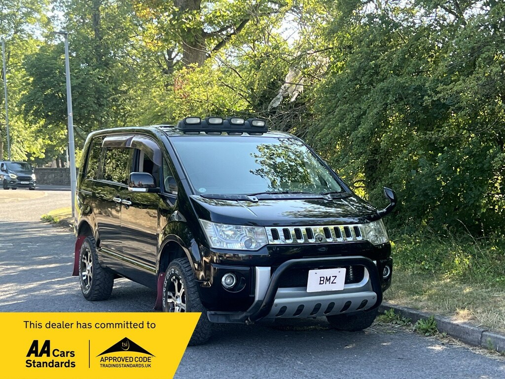 Mitsubishi Delica D5 2.4 G Navi Package 4Wd 8S Lift Kit Black
