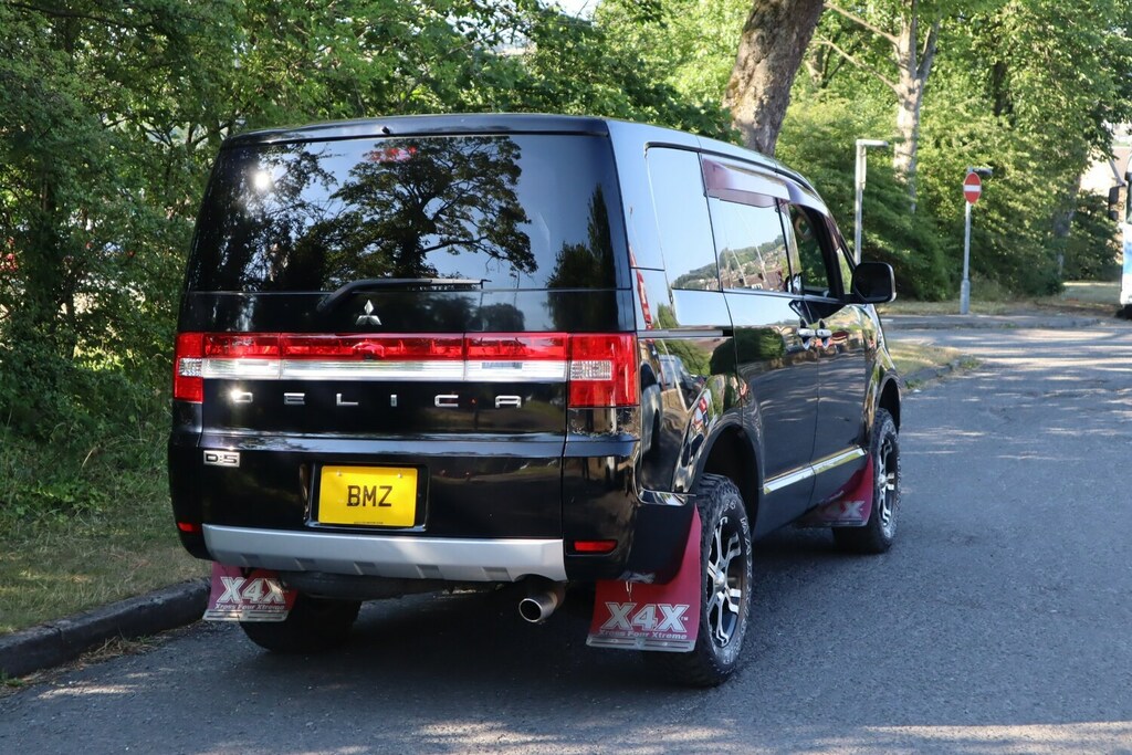 Mitsubishi Delica D5 2.4 G Navi Package 4Wd 8S Lift Kit Black #3
