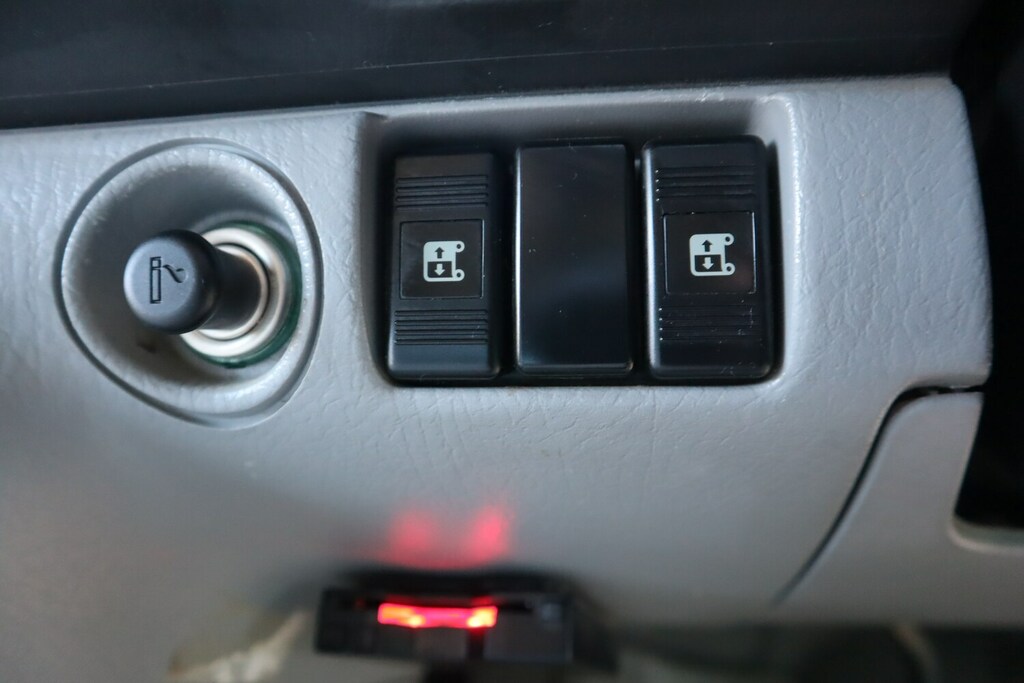 Mazda Bongo B2000 2.0 B2000 White #25