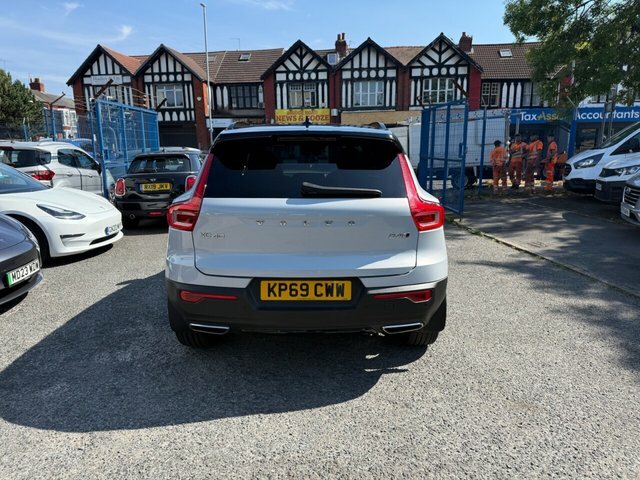 Volvo XC40 2019 2.0 D4 R-design Pro Suv Awd E Silver #4