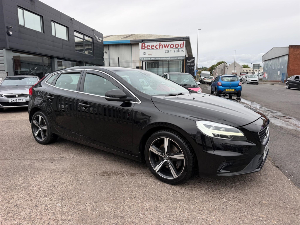 Volvo V40 2.0 T2 R-design Nav Plus Euro 6 Ss Black