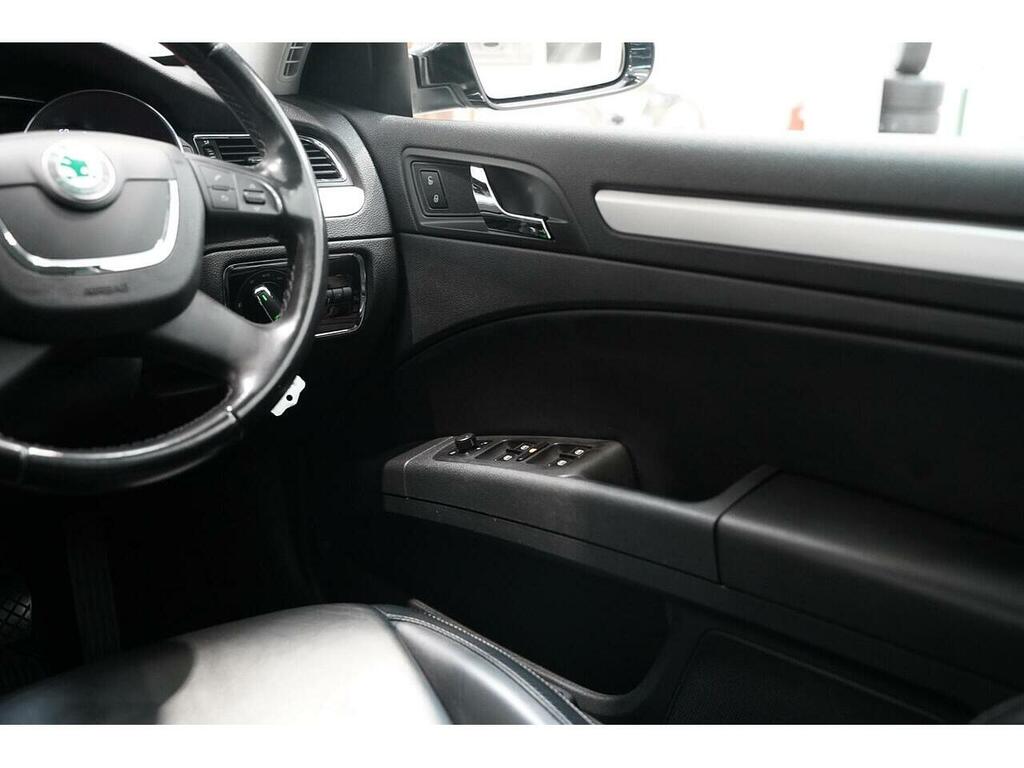 Skoda Superb 1.6 Tdi Elegance Greenline II Euro 5 Ss White #25