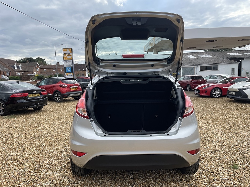 Ford Fiesta Zetec NU15XEG Silver #5