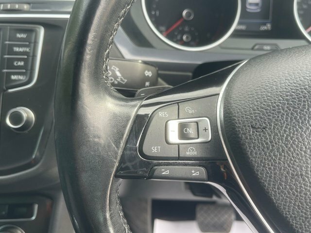 Volkswagen Tiguan Se Navigation White #16